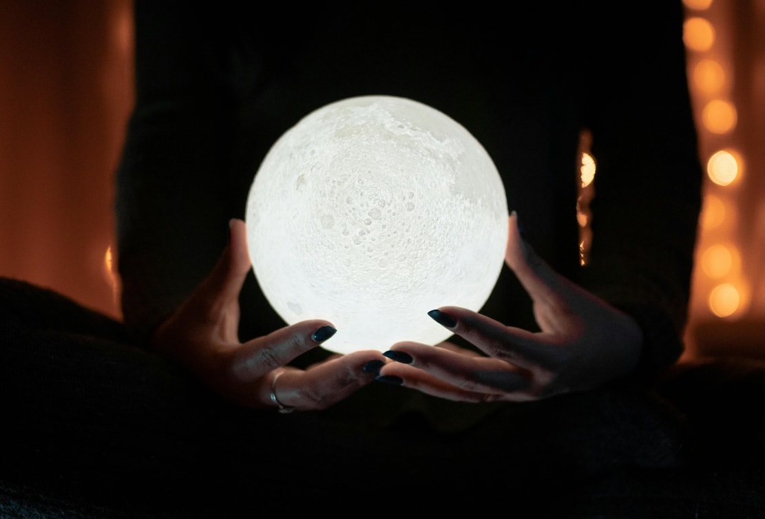 ✦ 塔羅筆記：解答是一個大圓球＆核心，而我們每一人只看到其中面向