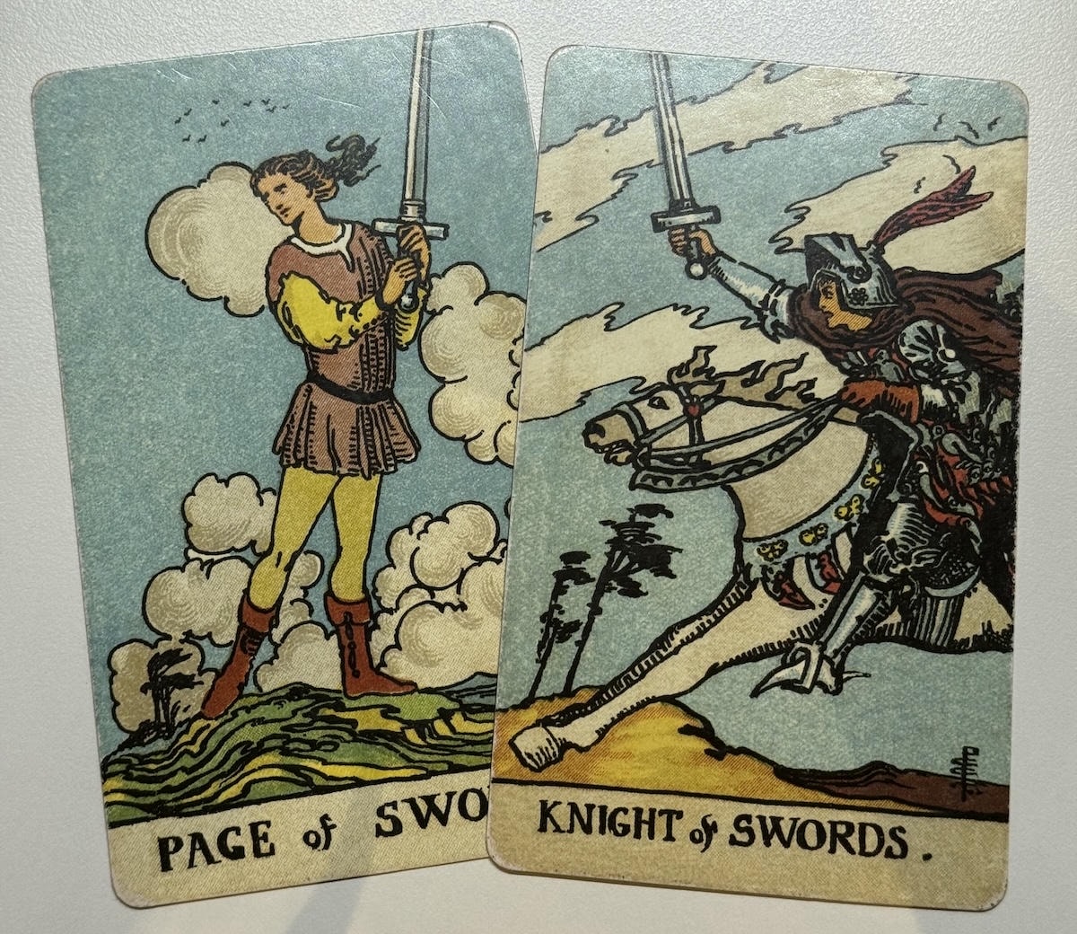 從《魔鬼的計謀：死亡密室》發現塔羅宮廷牌中🗡️寶劍侍衛與寶劍騎士的差異