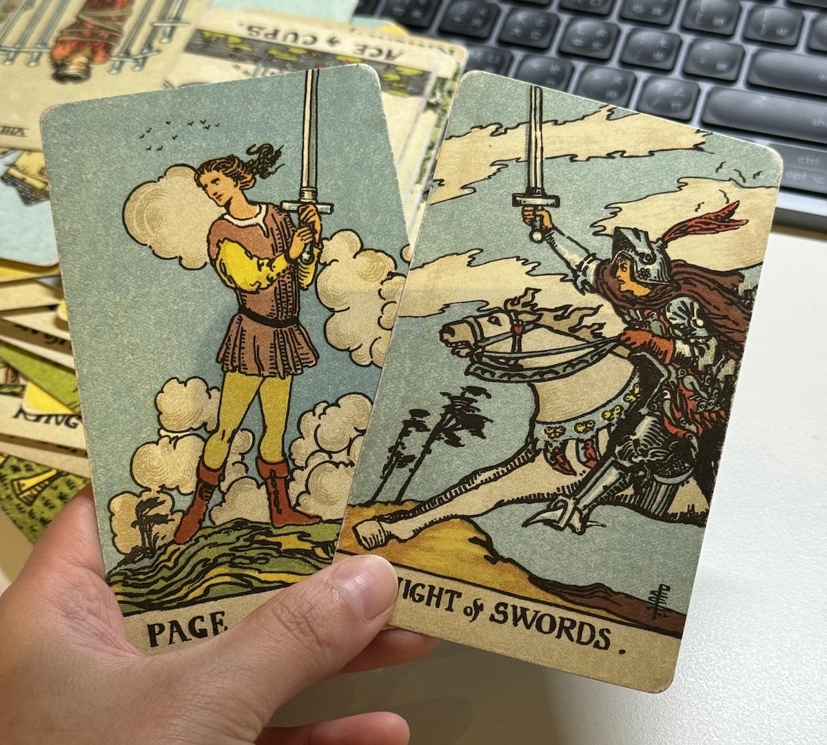 從《魔鬼的計謀：死亡密室》發現塔羅宮廷牌中🗡️寶劍侍衛與寶劍騎士的差異