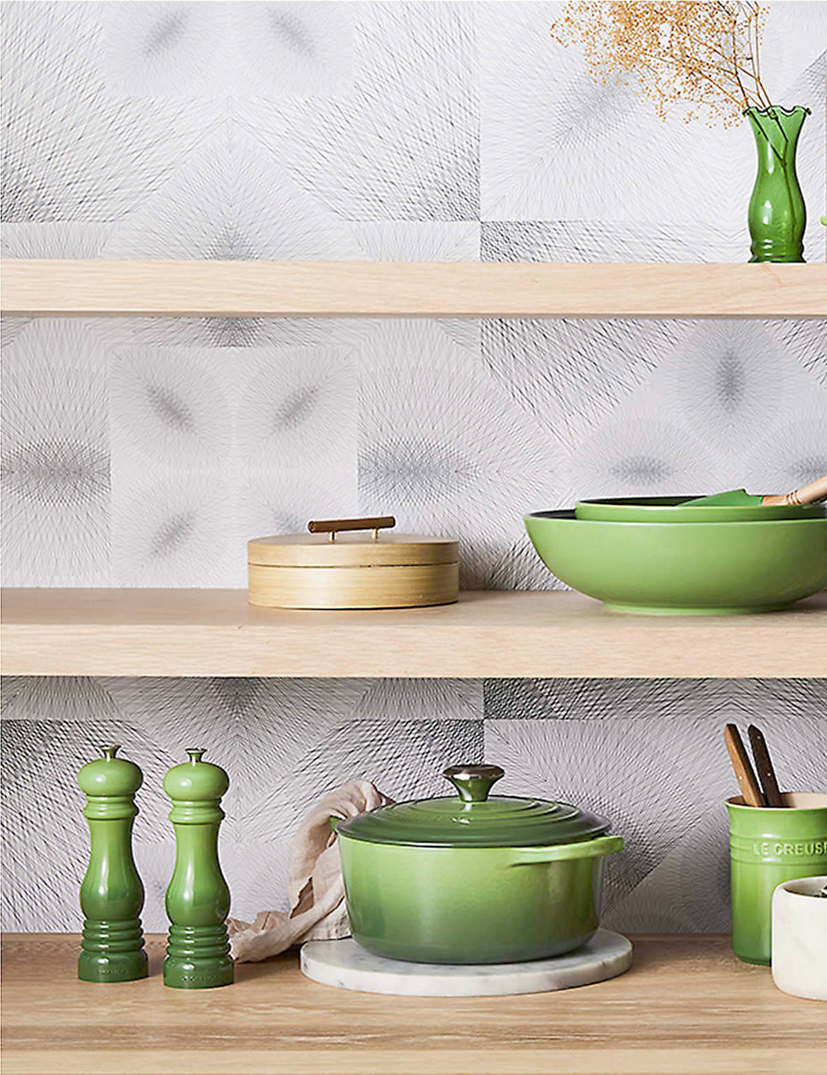 LE CREUSET 鑄鐵鍋下折扣，杯盤、鑄鐵鍋買起來有夠划算！