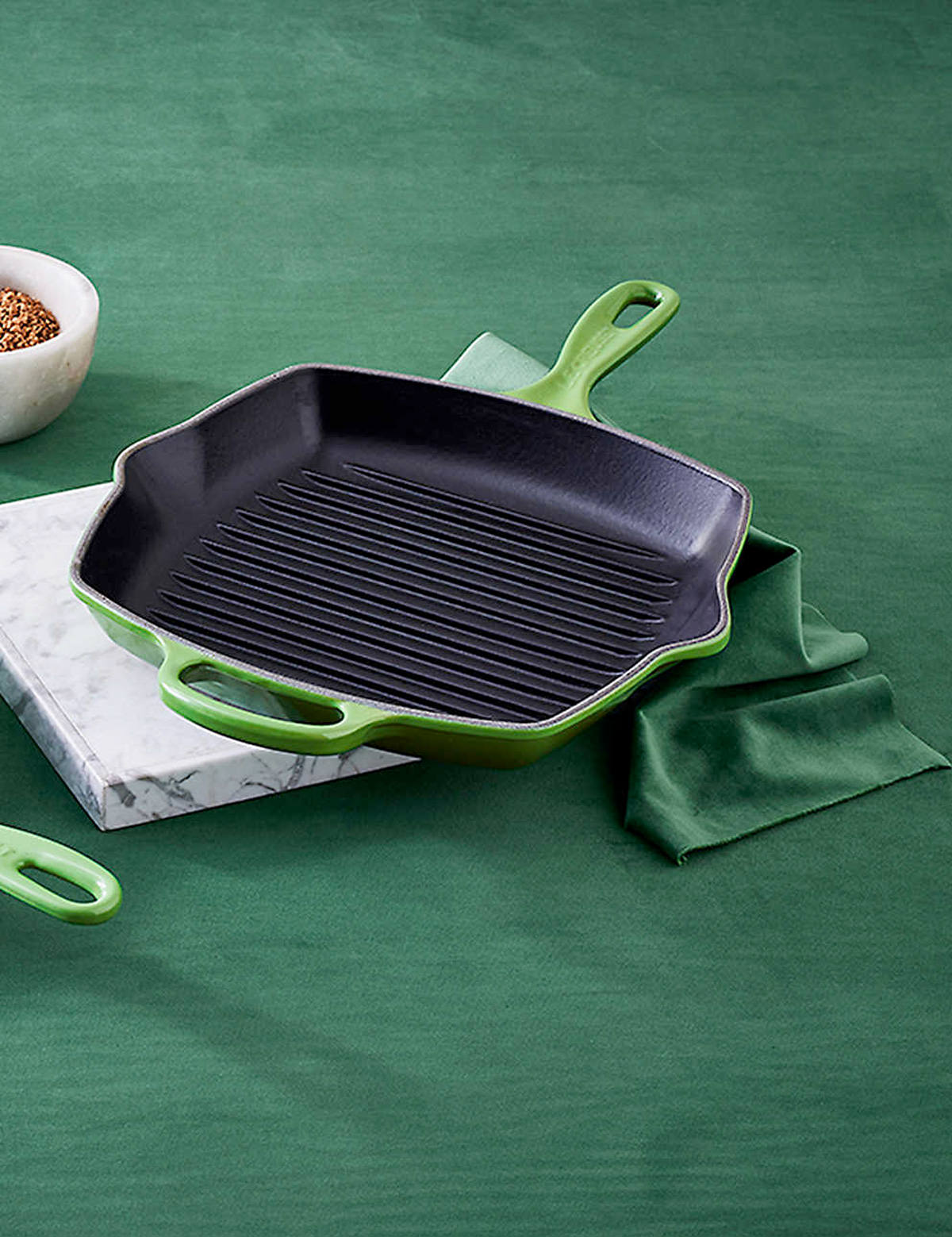 LE CREUSET 鑄鐵鍋下折扣，杯盤、鑄鐵鍋買起來有夠划算！